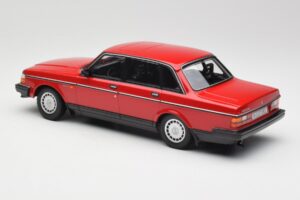 Volvo 240 GL Red Minichamps 1:18 155171401 Diecast - image 5 of 6