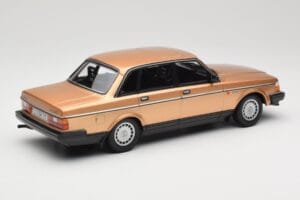Volvo 240 GL Gold Minichamps 1:18 155171405 Diecast - image 2 of 6