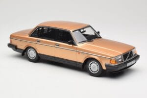 Volvo 240 GL Gold Minichamps 1:18 155171405 Diecast - image 4 of 6