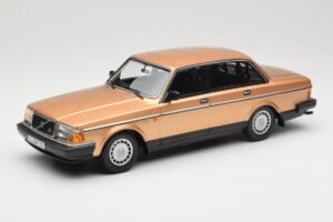 Volvo 240 GL Gold Minichamps 1:18 155171405 Diecast
