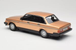 Volvo 240 GL Gold Minichamps 1:18 155171405 Diecast - image 5 of 6