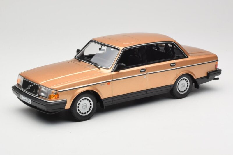 Volvo 240 GL Gold Minichamps 1:18 155171405 Diecast