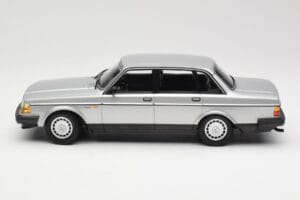 Volvo 240 GL Silver Minichamps 1:18 155171408 Diecast - image 3 of 6