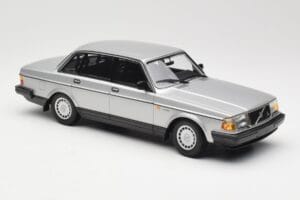 Volvo 240 GL Silver Minichamps 1:18 155171408 Diecast - image 4 of 6