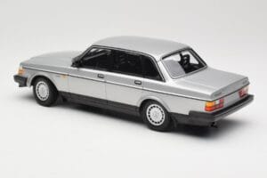 Volvo 240 GL Silver Minichamps 1:18 155171408 Diecast - image 5 of 6