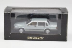 Volvo 240 GL Silver Metallic Minichamps 1:43 940171402 Diecast - image 4 of 4