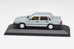 Volvo 240 GL Silver Metallic Minichamps 1:43 940171402 Diecast