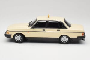 Volvo 240 GL Taxi Minichamps 1:18 155171494 Diecast - image 3 of 6