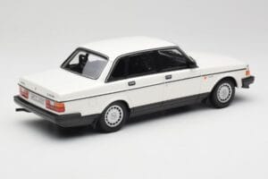 Volvo 240 GL White Minichamps 1:18 155171402 Diecast - image 2 of 6