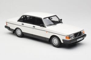 Volvo 240 GL White Minichamps 1:18 155171402 Diecast - image 4 of 6