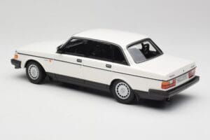 Volvo 240 GL White Minichamps 1:18 155171402 Diecast - image 5 of 6