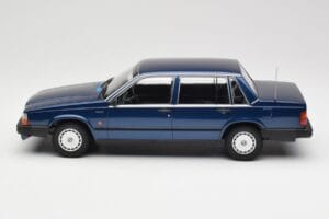 Volvo 740 GL Dark Blue Metallic Minichamps 1:18 155171701 Diecast - image 3 of 6