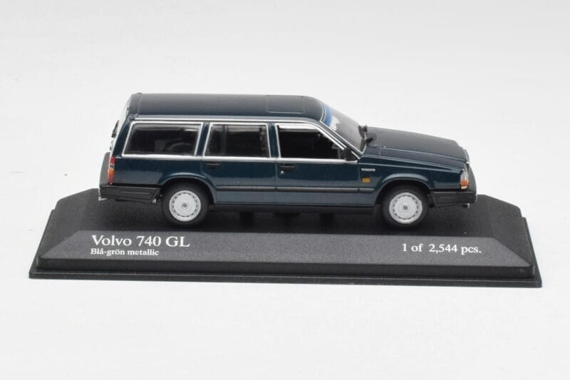 Volvo 740 GL Estate Blue Green Metallic Minichamps 1:43 943171713 Diecast