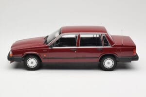 Volvo 740 GL Red Minichamps 1:18 155171704 Diecast - image 3 of 6