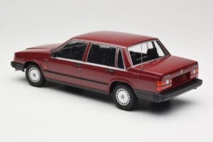 Volvo 740 GL Red Minichamps 1:18 155171704 Diecast - image 5 of 6