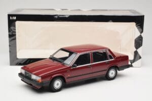 Volvo 740 GL Red Minichamps 1:18 155171704 Diecast - image 6 of 6