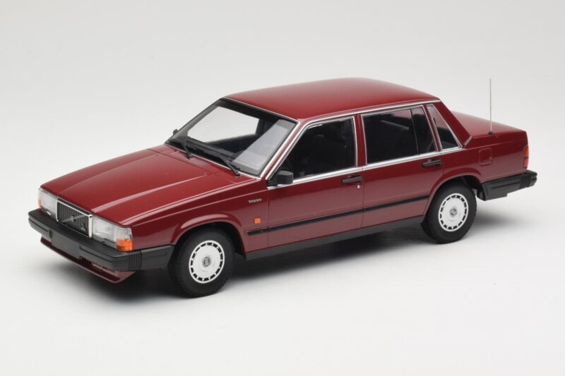 Volvo 740 GL Red Minichamps 1:18 Volvo 740 GL Red Minichamps 1:18 155171704 Diecast