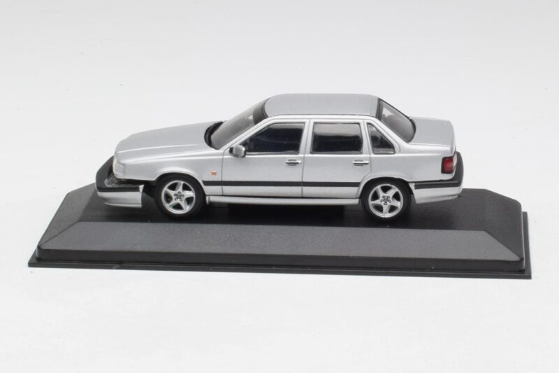 Volvo 850 Silver Minichamps 1:43 430171402 Diecast