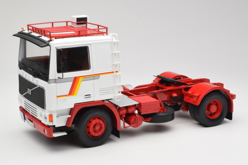 Volvo F12 White Red Road Kings 1:18 Volvo F12 White Red Road Kings 1:18 RK180031 Diecast