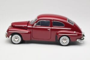 Volvo PV544 Cherry Red Revell 1:18 08887 Diecast - image 4 of 8