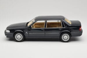 Volvo S90 Royal Blue DNA 1:18 DNA000088 Diecast - image 3 of 6