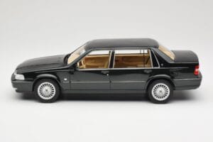 Volvo S90 Royal Green DNA 1:18 DNA000090 Diecast - image 3 of 6
