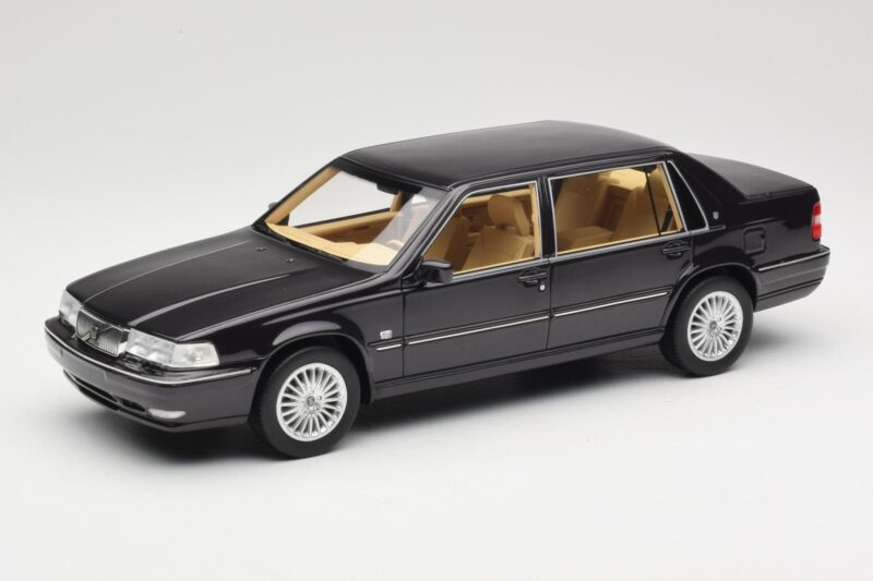 Volvo S90 Royal Violet DNA 1:18 DNA000089 Diecast