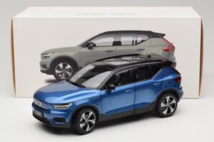 Volvo XC40 Recharge Blue Metallic Paudi Model 1:18 2562373 Diecast - image 8 of 8