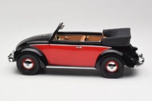 Volkswagen Beetle Convertible Black & Red Minichamps 1:18 107054132 Resin - image 3 of 6