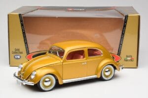 Volkswagen Beetle Gold Bburago 1:18 3361 Diecast - image 8 of 8