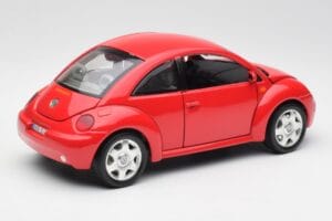 Volkswagen New Beetle Red Bburago 1:18 8185108 Diecast - image 3 of 8