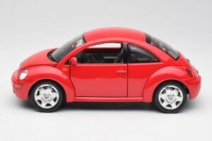 Volkswagen New Beetle Red Bburago 1:18 8185108 Diecast - image 4 of 8