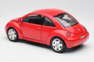 Volkswagen New Beetle Red Bburago 1:18 8185108 Diecast - image 7 of 8