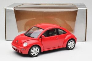 Volkswagen New Beetle Red Bburago 1:18 8185108 Diecast - image 8 of 8