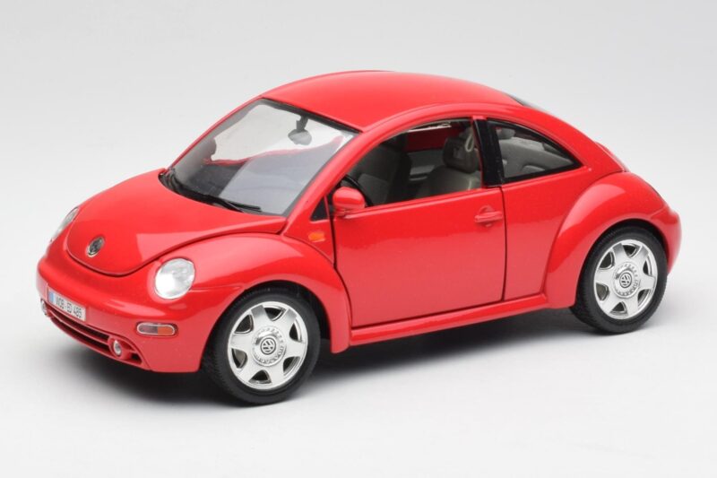 Volkswagen New Beetle Red Bburago 1:18 Volkswagen New Beetle Red Bburago 1:18 8185108 Diecast