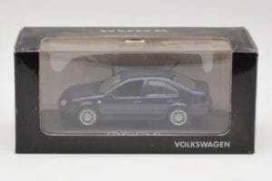 Volkswagen Bora Ocean Blue Minichamps 1:43 8198223B Diecast - image 4 of 4