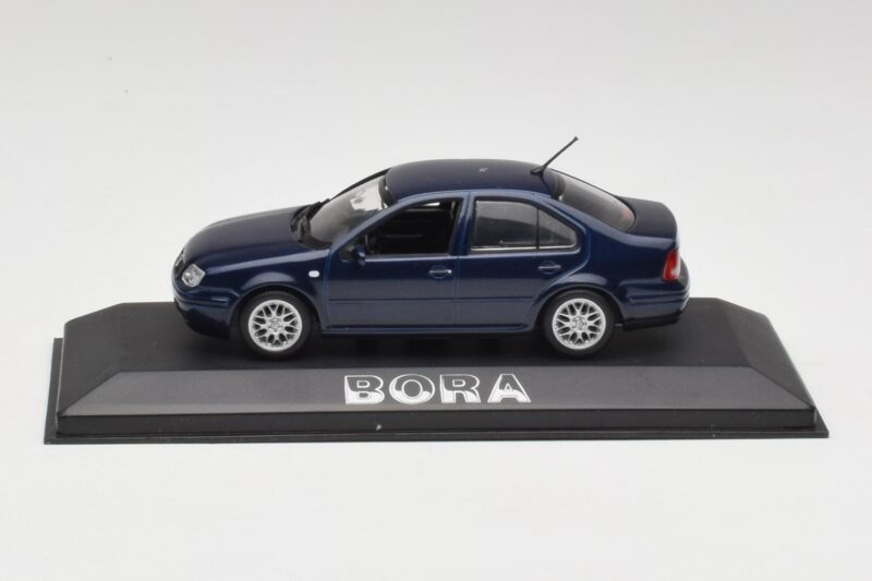 Volkswagen Bora Ocean Blue Minichamps 1:43 Volkswagen Bora Ocean Blue Minichamps 1:43 8198223B Diecast