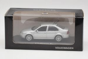 Volkswagen Bora Reflex Silver Minichamps 1:43 81982223S Diecast - image 4 of 4