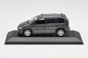 Volkswagen Cross Touran Platinum Grey Minichamps 1:43 400056170 Diecast