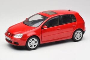 Volkswagen Golf Mk5 4-Door Tornado Red Bburago 1:18 GOLF001 Diecast