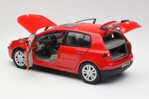 Volkswagen Golf Mk5 4-Door Tornado Red Bburago 1:18 GOLF001 Diecast - image 5 of 8