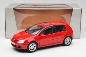 Volkswagen Golf Mk5 4-Door Tornado Red Bburago 1:18 GOLF001 Diecast - image 8 of 8