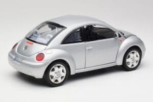 Volkswagen New Beetle Reflex Silver Metallic Bburago 1:18 3322 Diecast - image 3 of 8