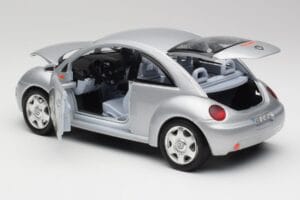Volkswagen New Beetle Reflex Silver Metallic Bburago 1:18 3322 Diecast - image 5 of 8