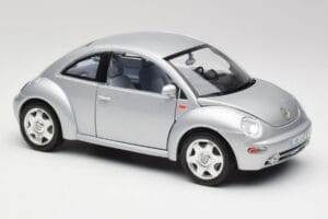 Volkswagen New Beetle Reflex Silver Metallic Bburago 1:18 3322 Diecast - image 6 of 8