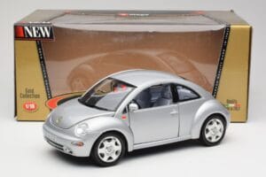 Volkswagen New Beetle Reflex Silver Metallic Bburago 1:18 3322 Diecast - image 8 of 8