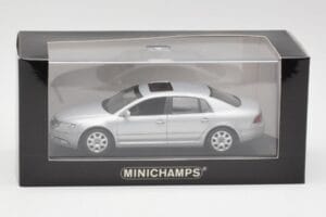 Volkswagen Phaeton Silver Minichamps 1:43 3D0099300A Diecast - image 4 of 4