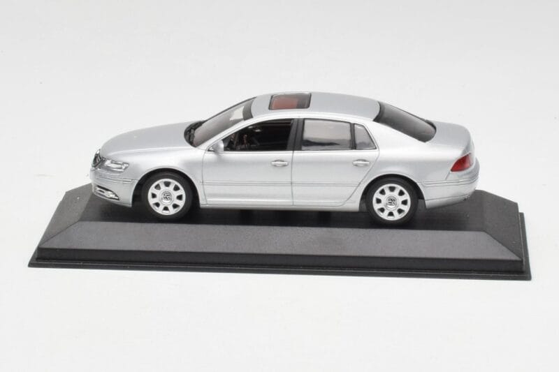 Volkswagen Phaeton Silver Minichamps 1:43 3D0099300A Diecast