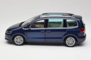 Volkswagen Sharan 7N Shadow Blue Metallic Minichamps 1:18 110051100 Diecast - image 4 of 8
