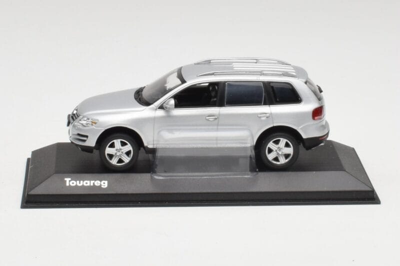 Volkswagen Touareg Reflex Silver Minichamps 1:43 68625 Diecast